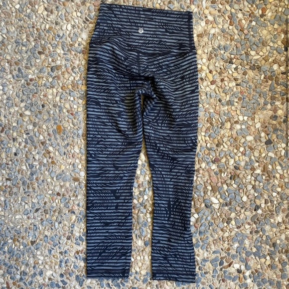 Lululemon wunder under high waist crop Palm Leaf Leggings size 2 - Picture 2 of 5